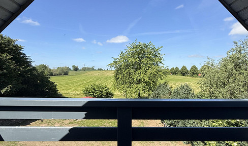 Stunning, brand-new apartment in the attic! Renovated attic oasis with views of the countryside and a parking space.