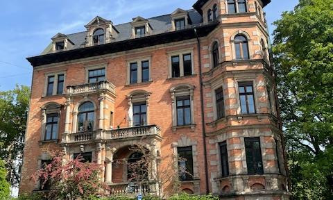 Spacious office/clinic space available for rent in the Hauberrisserhaus building in Munich.