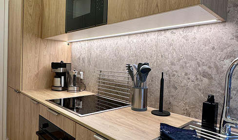 Newly renovated: Furnished apartment in the city center, with built-in kitchen, parquet flooring, and Wi-Fi.