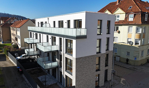Accessible and energy-efficient KfW-40 apartment with parking space.