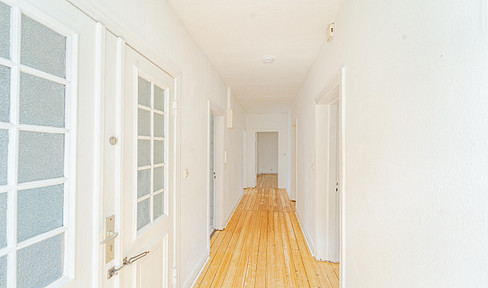 Zwischen Stadt & Ruhe – 3-Zimmer-Altbau mit Balkonidylle
