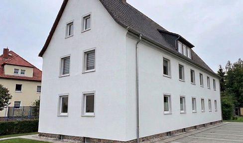 Frisch renoviert: helle 4,5-Zimmer-Wohnung in Lobstädt mit Garten