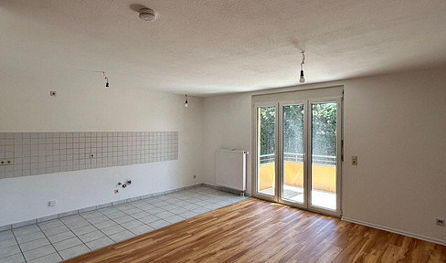 First occupancy after a high-quality renovation – modern 2-room apartment with an open-plan living area.