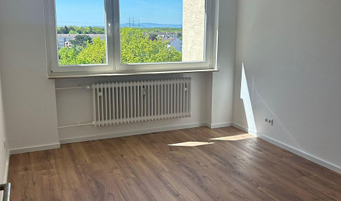 Newly renovated 3-room apartment with a balcony and a new fitted kitchen, located in Hanau-Kesselstadt.