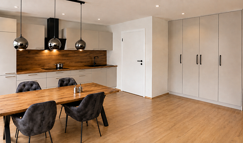 First occupancy after complete renovation: High-quality furnished 2-room apartment with a south-facing balcony.