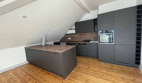 Renovierte Dachgeschoss Wohnung mit Stadtparkblick