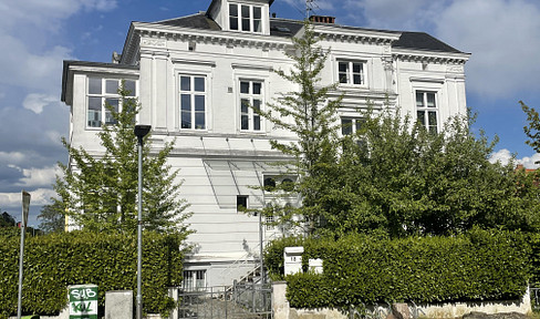 Renovierte Dachgeschoss Wohnung mit Stadtparkblick