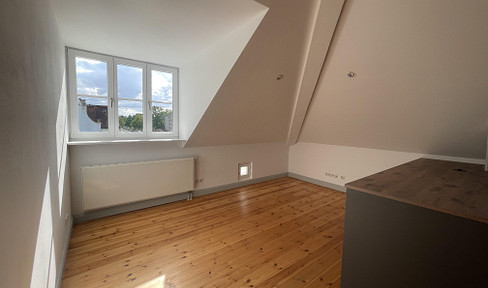 Renovierte Dachgeschoss Wohnung mit Stadtparkblick