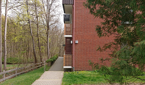 Fully furnished, one-room apartment in a quiet, south-facing location, with no agency fees.