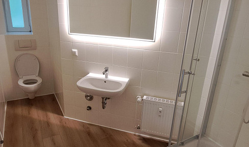 Frisch sanierte 2-Zimmer-Wohnung mit neuer Einbauküche & Tageslichtbad in Stadtfeld-Ost