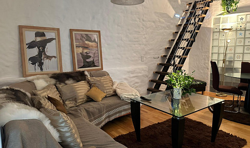 Ab 15. Juni   RUHIGE, SEHR BESONDERE MAISONETTE-WOHNUNG