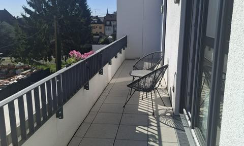 Neubau, helle gemütliche 2 Zi Penthousewohnung, Balkon, EBK, KfW40+
