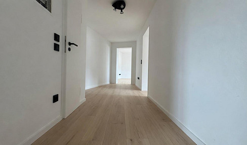 Freshly renovated 2-room apartment with balcony – centrally located in Ludwigshafen, and available without commission.