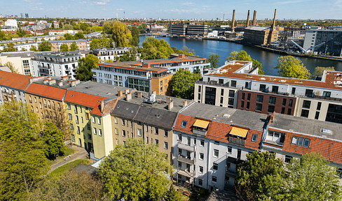 Modernisiert & bezugsfertig: Helle 2-Zimmer-Altbauwohnung mit Balkon in gepflegter Lage