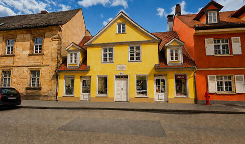Charming office, medical practice, or studio space with its own entrance – centrally located in Erlangen.