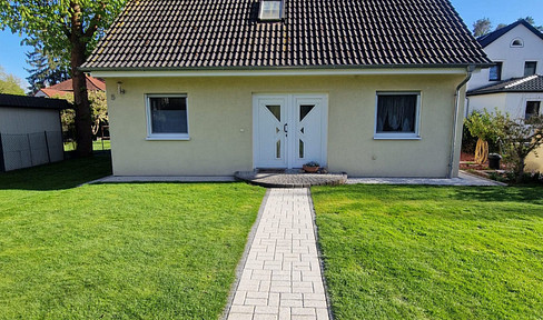 Move in and enjoy – a high-quality renovated family home with geothermal heating and a dream garden.