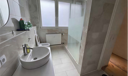 Modern 3-room apartment with parking space in a central location.