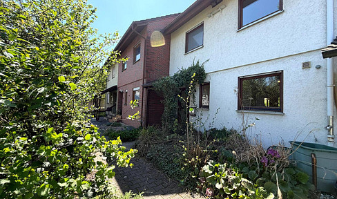 Beautiful terraced house with garden and garage, located in Maulbronn.