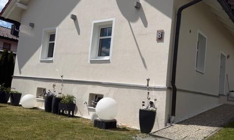 Chramantes Einfamilienhaus mit großem Grundstück und Garage in zentraler Lage