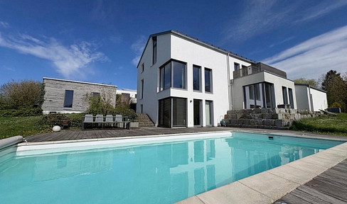 Exklusives Split-Level-Haus mit Pool in unverbaubarer sonniger Höhenlage 50 km von München