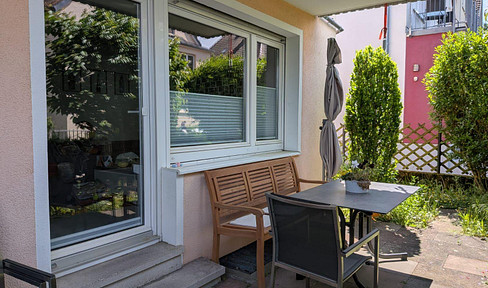 Beautiful, bright, and well-maintained 3-room apartment with fitted kitchen and terrace in Heilbronn.