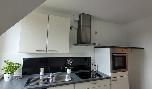 Spacious 2-bedroom apartment - 90 m² - in a quiet location, in the green area of Bönningstedt (northeast of Hamburg).