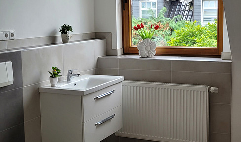 90 square meters - 2-room apartment - with a beautiful view, suitable for singles or couples / Bönningstedt (northeast of Hamburg).