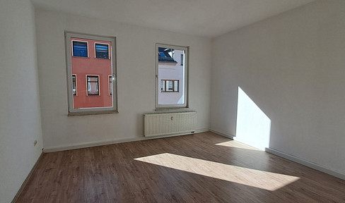 Sanierte 3-Zimmer-Wohnung (76 m²) mit Tageslichtbad in zentrumsnaher Lage