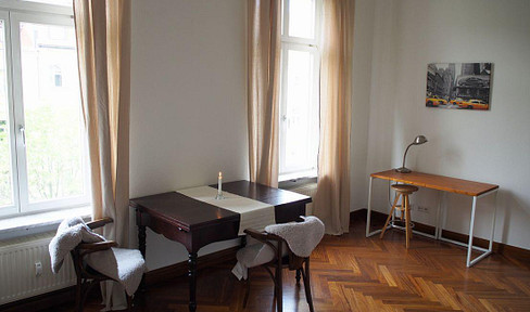 Dreamlike, peaceful location in the music district. Fully furnished apartment with elevator.