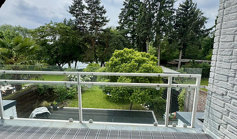 Exklusives Wohnen am See – kernsanierte 2,5-Zimmer-DG-Wohnung mit Seeblick