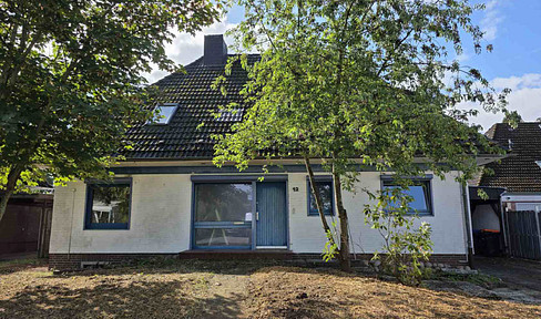 !No fees! Family home requiring renovation!