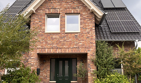 Großzügiges Einfamilienhaus mit teilweise sonnigem Garten und Carport in Groß Reken