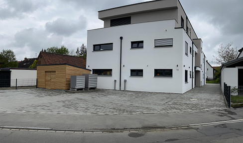 Exclusive, nearly new 3.5-room apartment with high-quality finishes and a fitted kitchen in Dietenheim.