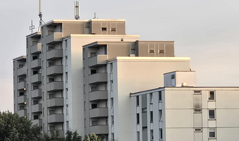 Exklusiv sanierte Eigentumswohnung mit Panorama-Ausblick, Klimaanlage & Tiefgarage