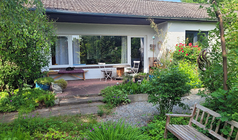 Charming house in a small park, available without commission.