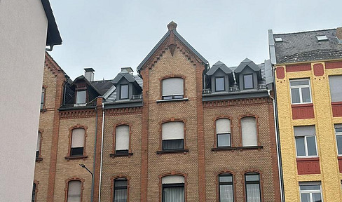 Großzügige Altbauwohnung mit Balkon und Option zur späteren Neuaufteilung