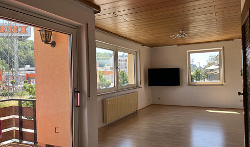 Sonnige 4-Zimmer-Wohnung mit Balkon