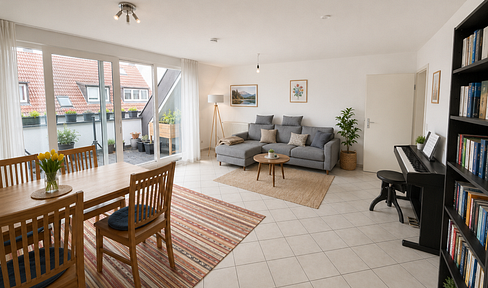 Helle 3,5 Zimmer Maisonette Wohnung mit Dachterrasse, TG-Stellplatz und guter ÖPNV-Anbindung