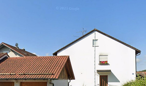 Renovated 3-room apartment, spacious layout, with a garage and/or parking space, and a balcony.