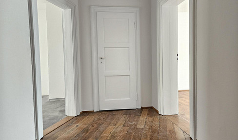 Charmante Altbauwohnung direkt am Rosenheimer Platz