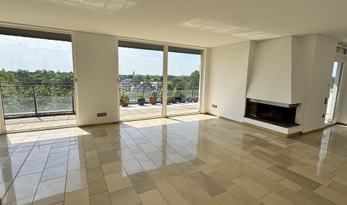 Penthouse apartment overlooking the rooftops of Krefeld – with a 360° panoramic terrace.