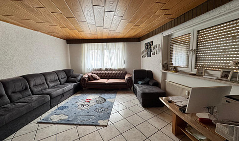 Spacious maisonette apartment with 136 square meters of living space, featuring a fireplace, balcony, and private courtyard.