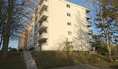 2-room apartment with balcony and underground parking, located near the university/Sonnenbühl, available without commission.