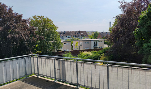 PROVISIONSFREI: Moderne DG-Wohnung in Bilk mit 15m² Dachterrasse, Luxus-Küche und 2 TG Plätzen