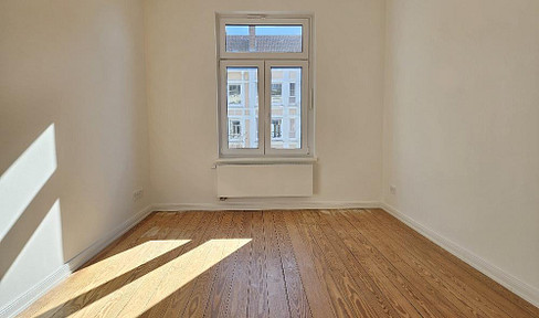 Shared apartment (2 people) - 2 rooms, each 15 square meters - located near Eppendorfer Baum.