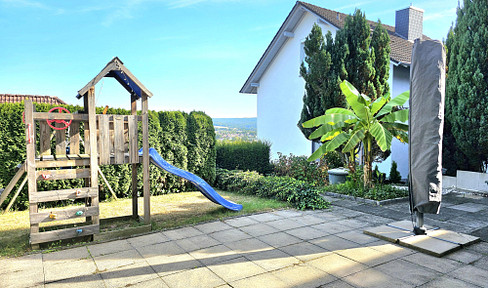155 m² apartment with a terrace on the ground floor, accessible without barriers, renovated with a fireplace, private, 45 minutes from Frankfurt.