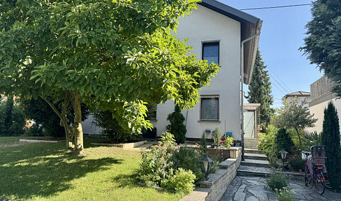 Vielseitiges Dreifamilienhaus in Top-Lage von Graben-Neudorf (OT Neudorf)