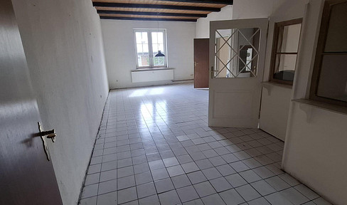 6-Zimmer-Maisonette mit Dachterrasse für Selbstgestalter in Siebenbäumen