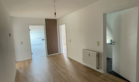 Attractive, renovated 2.5-room apartment with a balcony and fitted kitchen in Eltville.