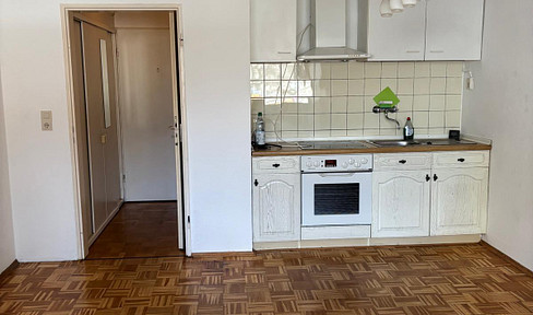 1-bedroom apartment in a central location in Vegesack, including a parking space.